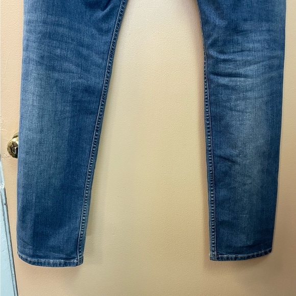 •MENS Diesel distressed jean - Picture 5 of 9